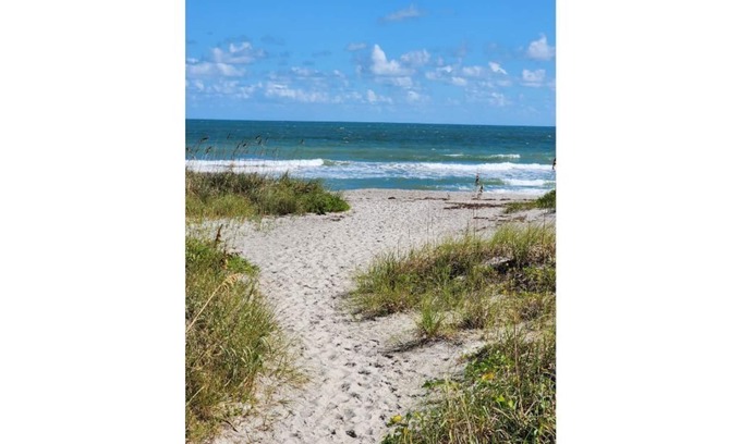 Cocoa Beach Condominio | Cocoa Beach Condo, Steps from Beach.