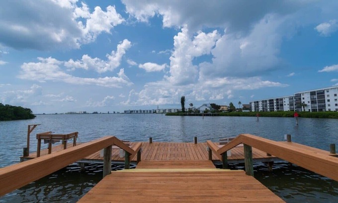 Cocoa Isles Casa | Cocoa Beach 2BR/2BA Townhome at Banana Bay