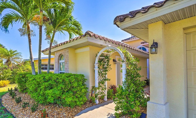 Cocoa Isles Country Club Cabaña | Cocoa Beach Studio ~ 2 Mi to the Sandy Shore!