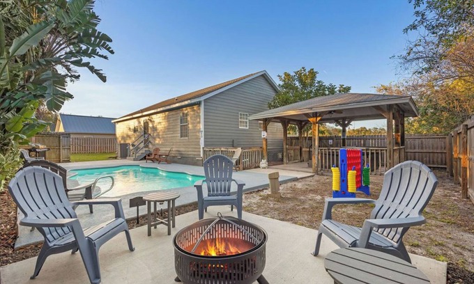 Cocoa Casa | Cocoa pool+jacuzzi house! Firepit! Near Cape Canaveral+USSA fields!Dogs welcome
