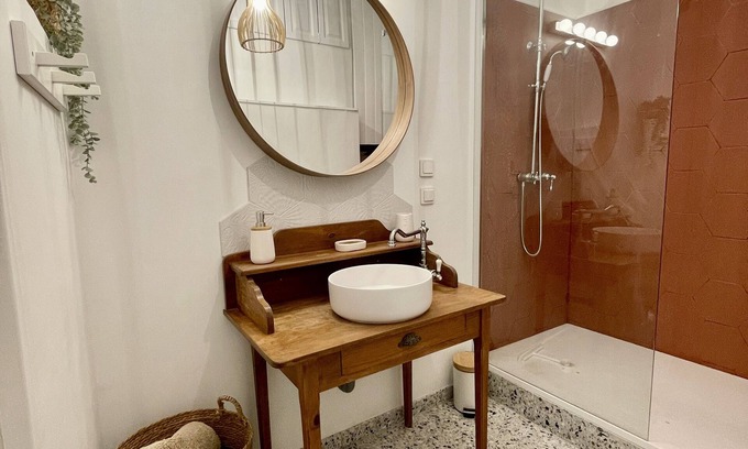 Cotignac Apartamento | Cocon Coquelicot au Charme Indéniable