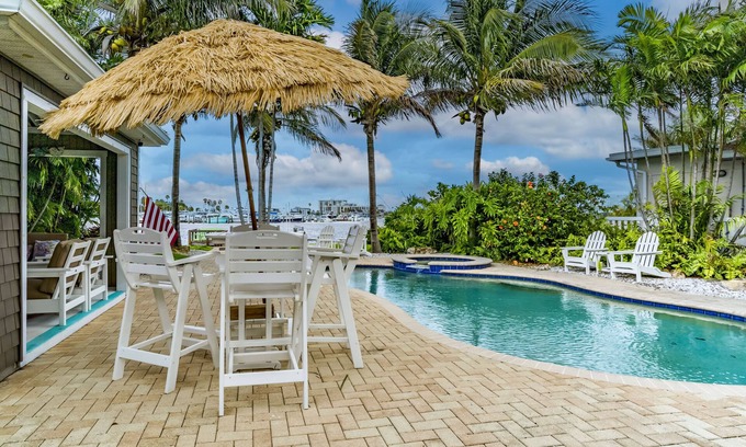Clearwater Beach Cabaña | Coconut Cottage @ Clearwater Beach!