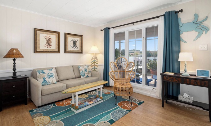 Ocean Pines Casa | Coconut Grove Cottage at the Inn on Turville Creek