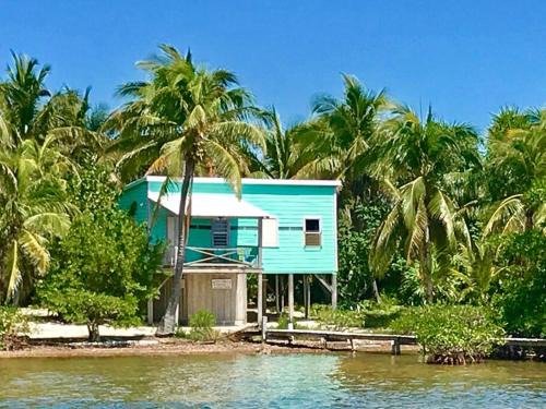Caye Caulker Casa | Coconut Grove oceanfront cabin