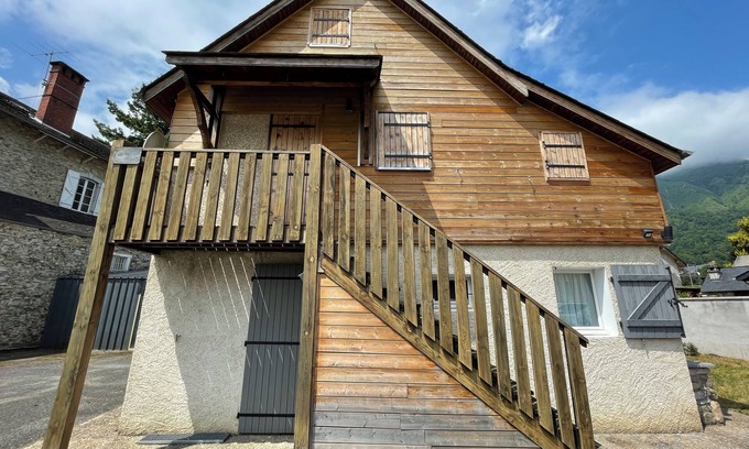 Laruns Apartamento | Cocoon apartment 500m from town center, mountain view. Children's games, ski room