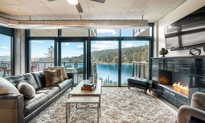 Coeur d'Alene Condominio | Beautiful Waterfront Condo - Ahora disponible para alquileres mensuales