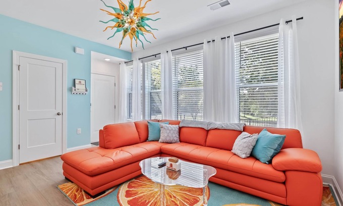 Wake Forest Condominio | Coffee Bar| Walk to Downtown| 3 King Beds