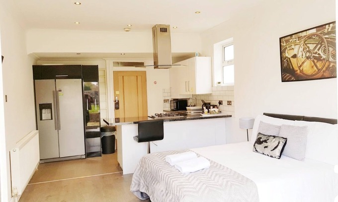Ponders End Cama Y Desayuno | Cogie Abode