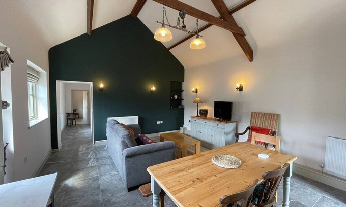 Cowbridge Apartamento | Cohost Partners Cozy Farmhouse Stunning Views
