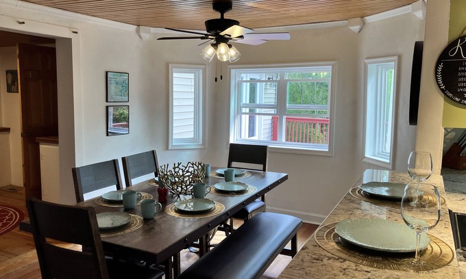 Afton Casa | Coin Cottage farmhouse on 151 Trail in Nelson County