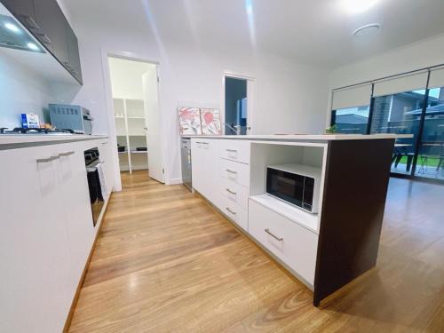 Colebee Casa | Colebee 4 Bedroom House Walk to Park and Shops