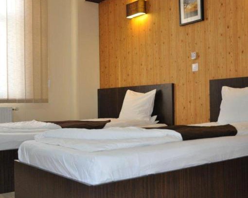 Valea Calugareasca Hotel | Colina Grande