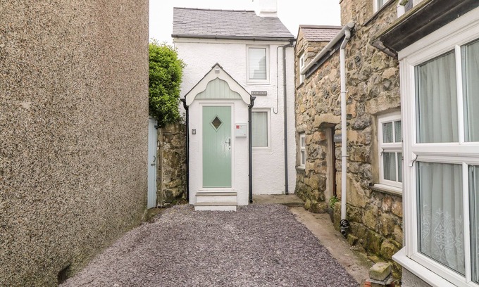 Nefyn Cabaña | COLLEGE COTTAGE, pet friendly, country holiday cottage in Nefyn