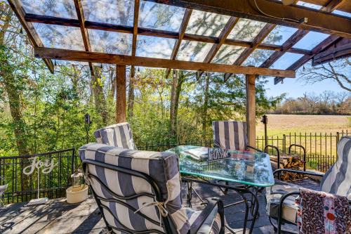 Wellborn Casa | College Station Getaway with Hot Tub and Courtyard!