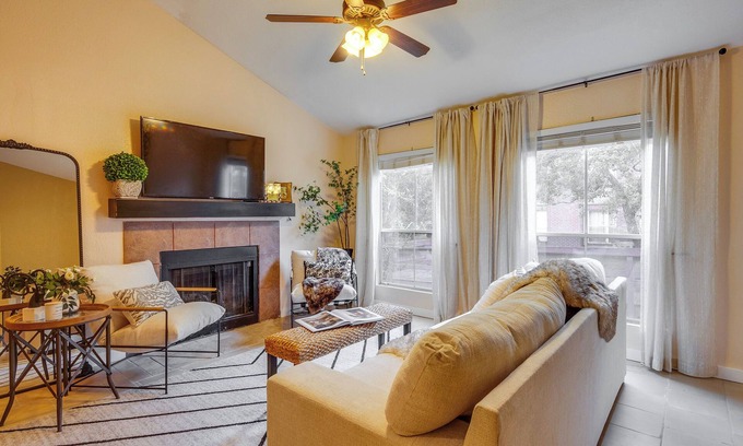 College Hills Estates Casa | College Station Gem w/ Pool Access Near University