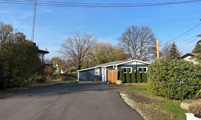 Collingwood Casa | Collingwood. Walk to the water. Hot Tub. Pet friendly. Short drive to Blue Mt.