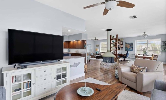 Gulf Pines Casa | Colonel's Cottage- Sanibel Beach Retreat, Fantastic Amenities