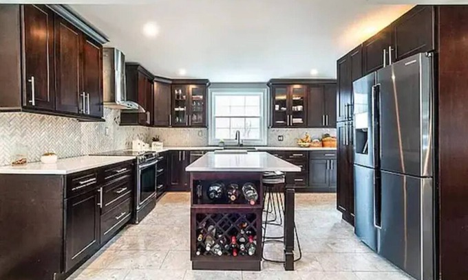 Meriden Casa | Luxury Colonial near Hiking Trail