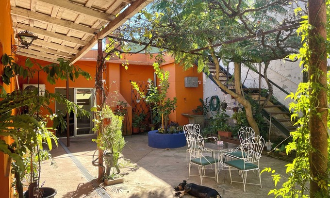 Fray Bentos Casa | Casa colonial con patio de ensueño y mirador al mar