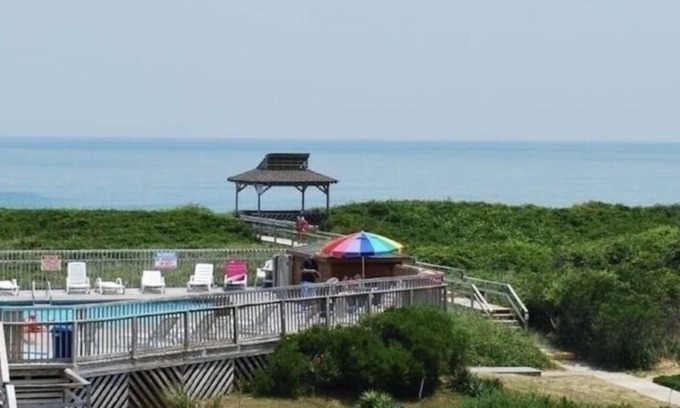 Duck Condominio | Colony By The Sea End Unit with Ocean Views from Every Window!!