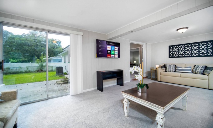Cedar Hills Casa | ~Color Casa Sleeps 12 Near NAS Jax~