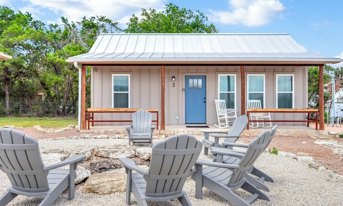 Wimberley Cabina | Colorado Cabin Vibes + Firepit & Pickleball Fun
