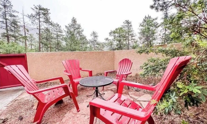 Cascade Casa | Colorado's best getaway and adventure located at the base of Pikes Peak #2