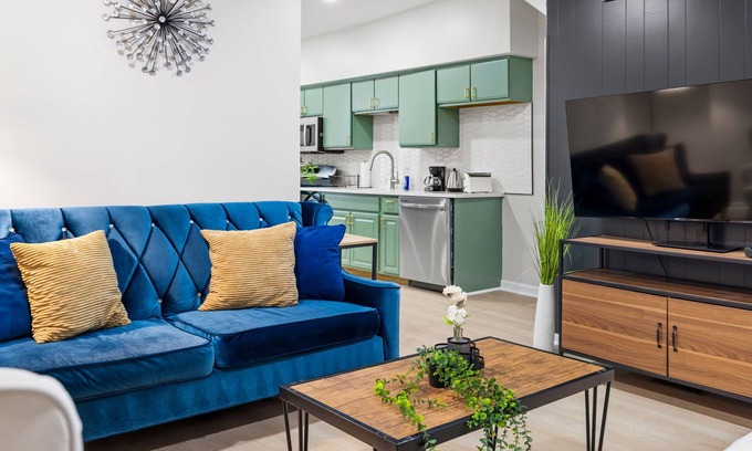 Pittsburgh Casa | Colorful 5BR 3BA in Oakland, near Pitt & CMU