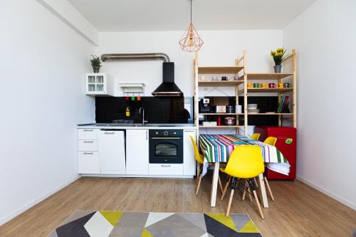 Old Town Apartamento | Colorful & Cozy Condo