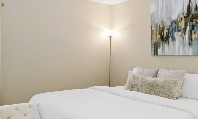 Skyland Casa | Colorful & Cozy near Biltmore & Downtown ~ Parking