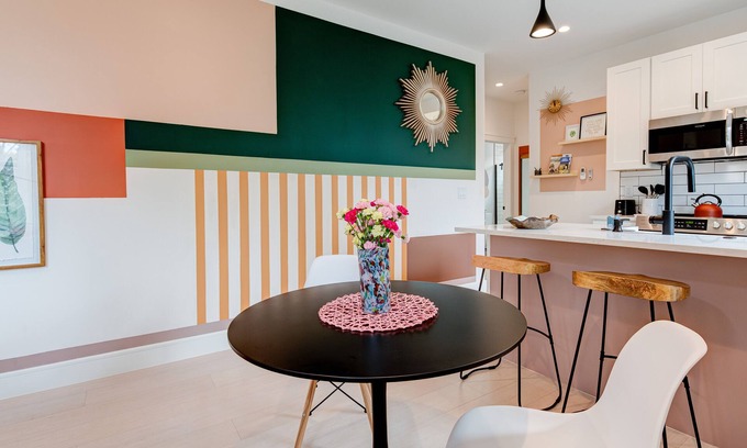 Royal Pines Condominio | Colorful modern suite near Blue Ridge Parkway and Biltmore