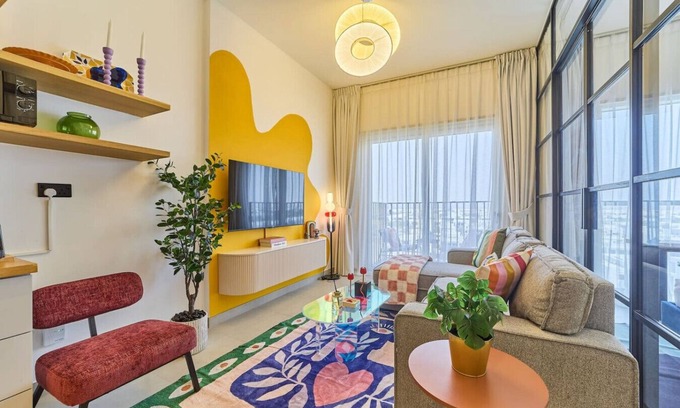Dubai Apartamento | Colorful Retreat: 1BR in Dubai Hills, Next to Mall