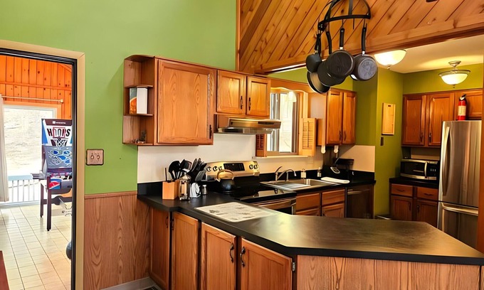 East Stroudsburg Chalet De Esquí | ColorSplash Lodge: Camelbeach just mins away!