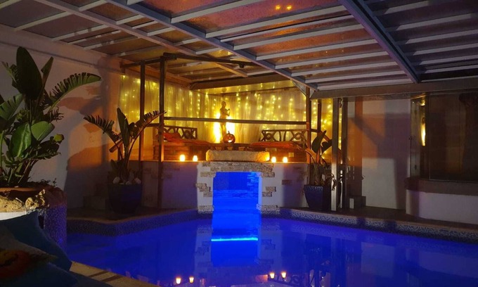 Madliena Apartamento | Colors - un entorno de cuento de hadas, piscina cubierta y climatizada, Apartment Yellow