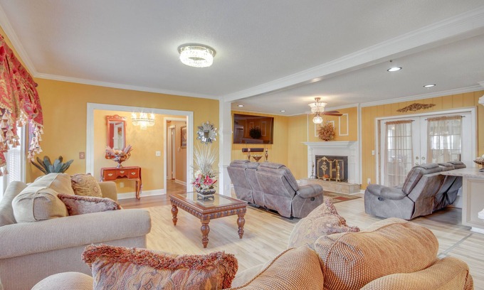 Dentsville Casa | Columbia Home Rental w/ Hot Tub: 9 Mi to UofSC!
