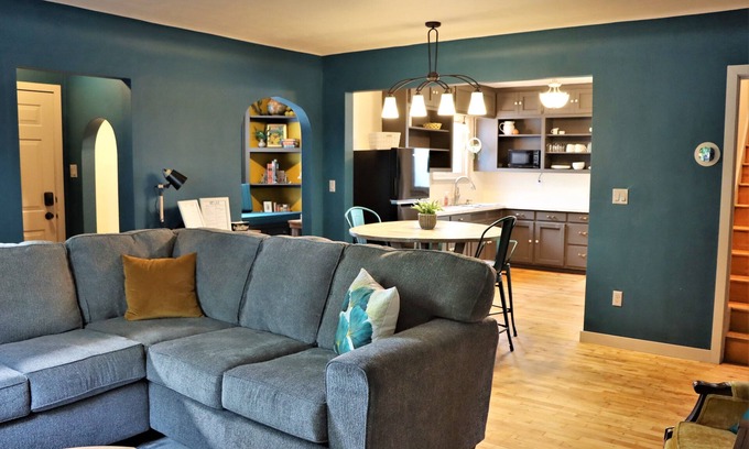 Green Bay Casa | Columbia House. Unique, Comfortable Cape Cod Home. Pet friendly.