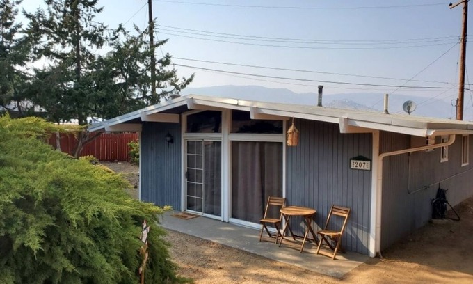 Bodfish Casa | Columbus Blue:A Rustic Mid-Century Modern Bungalow