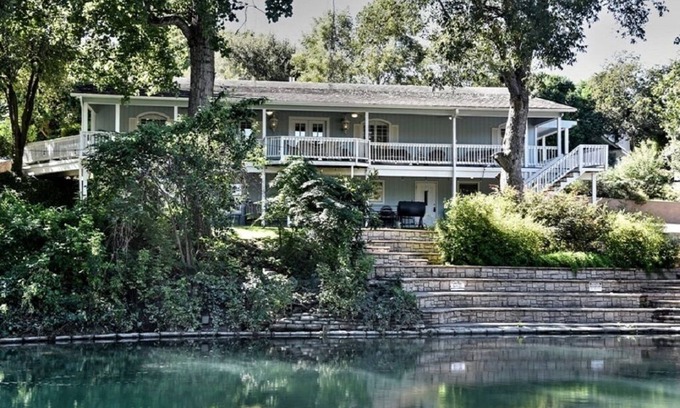 New Braunfels Casa | Comal River access - Luxury 4BR Home – Perfect for Groups & Family Gatherings!
