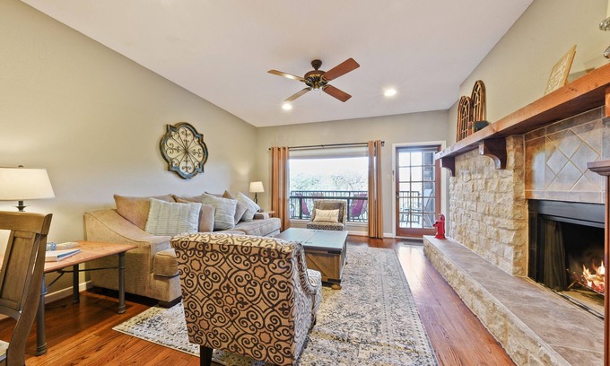 New Braunfels Complejo | Comal River Getaway at the Froh Haus C206