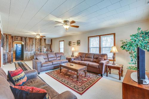 Kingsdown Casa | Comanche County Home Near Hunting and Fishing!
