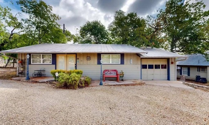 Ingram Casa | Combined Cabin Escape w BBQ, Fire Pit