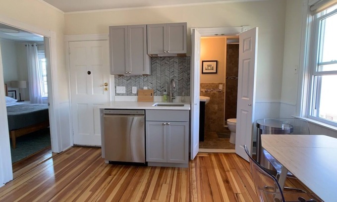 East Providence Apartamento | Combined first and second floor - Anthony St