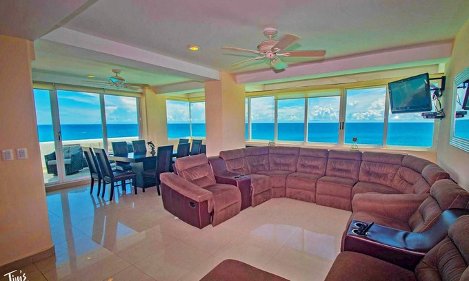 Zona Hotelera Hotel | Penthouse Combo #31234: 16BR, Entire Penthouse level of the tower Sleeps 32-34