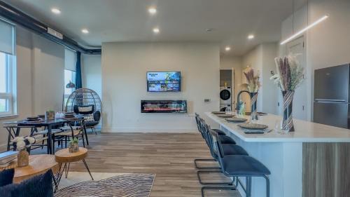 East Orange Apartamento | Combo Apt, Near Airport & Train 8min, FREE Parking!