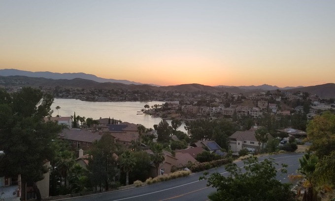Canyon Lake Casa | ¡Ven! Disfruta de "A Bit-o-Paradise" en Vacation Drive. Atrapa nuestras puestas de sol diarias.