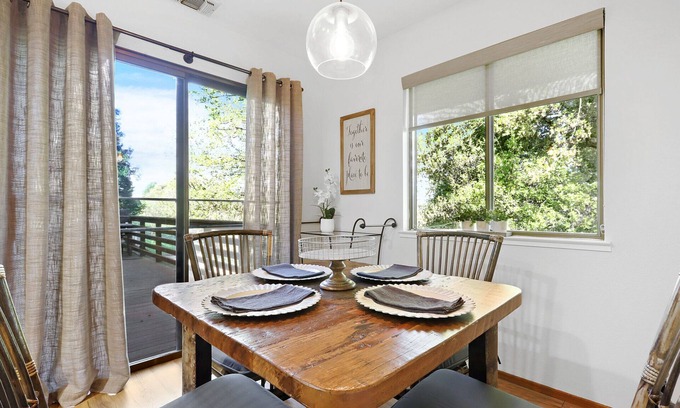 Lockeford Cabaña | Come enjoy a relaxing comfortable stay at The Roost Book events spring 2022!