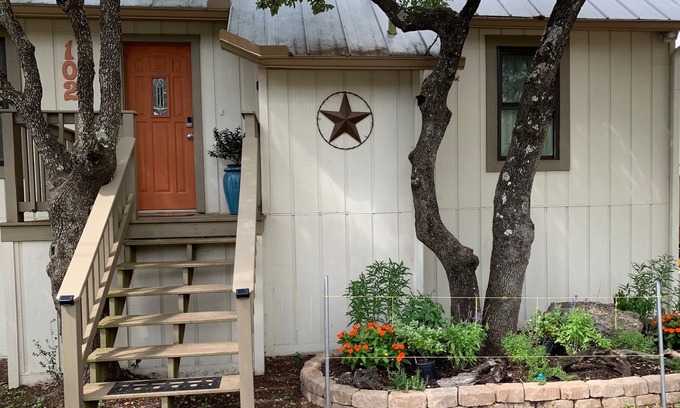 Wimberley Casa | Malvaviscos + Fogata = YUM