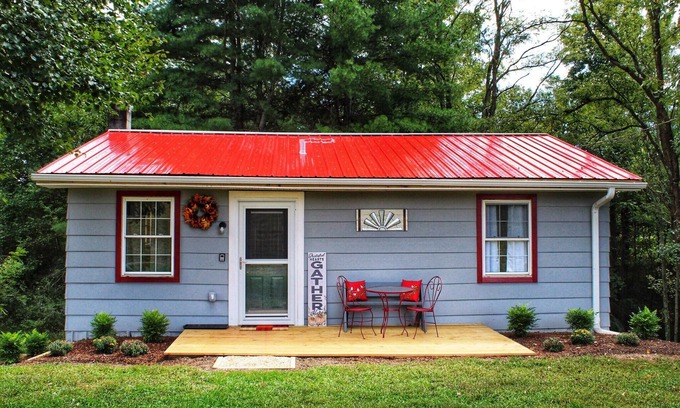 Elkin Casa | Come Get Cozy at Our Elkin Country Cottage