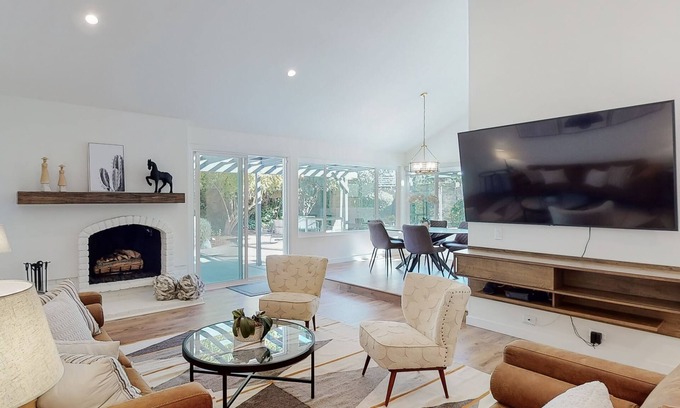 Thousand Oaks Casa | Come Home & Enjoy the Fruit!