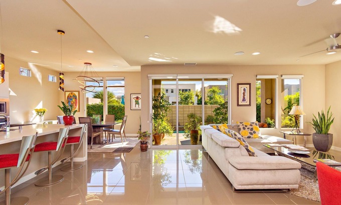 Cathedral City Casa | Come Home to Contemporary Luxury Living